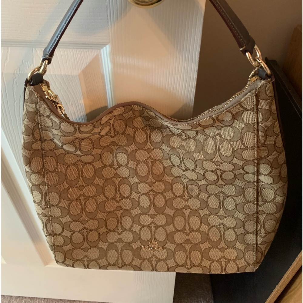 Coach purse 11.5 x 12 x 5. Great condition. Smoke free/pet friendly home.